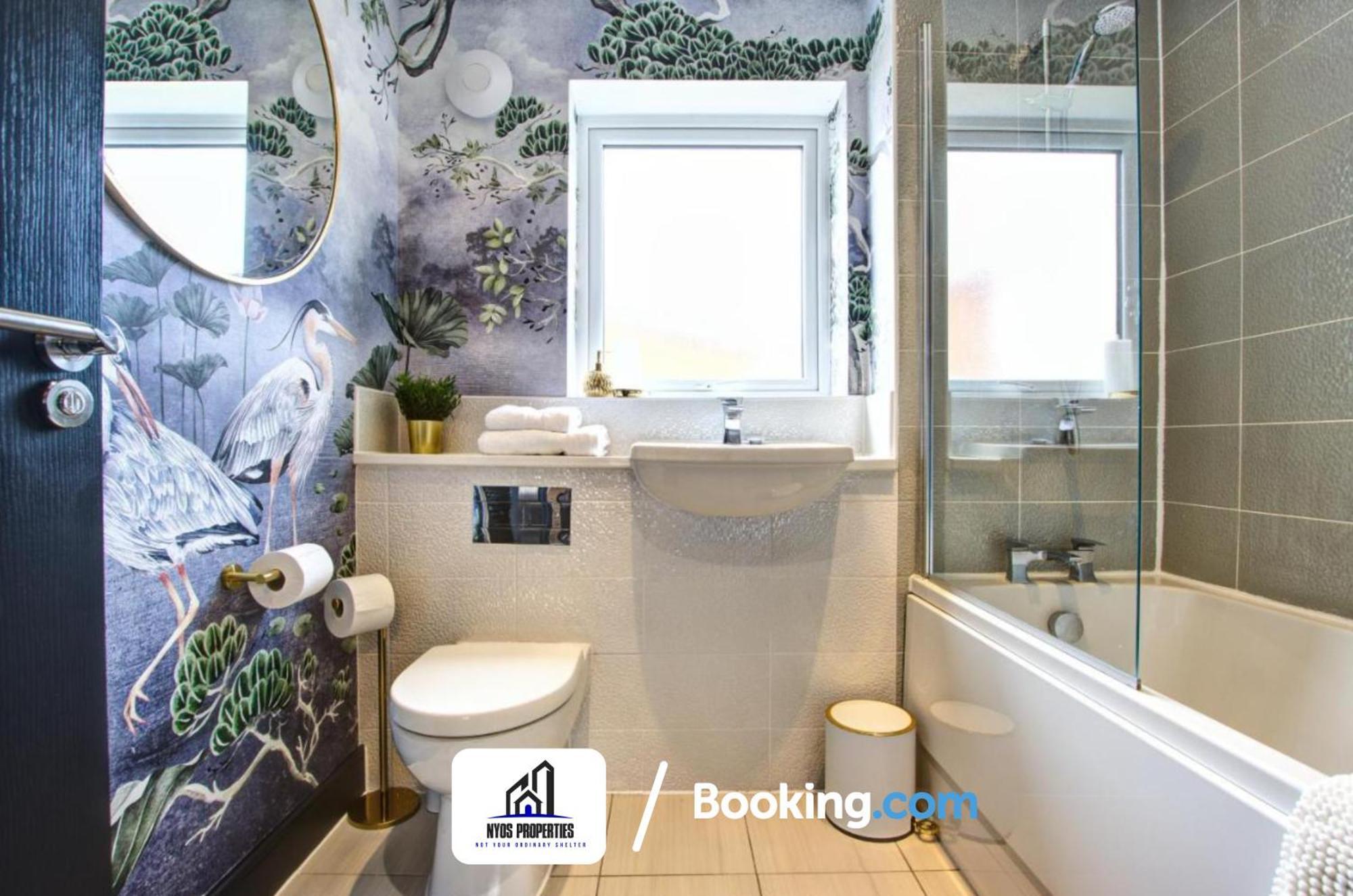3 Bedroom Home By Nyos Properties Short Lets & Serviced Accommodation Manchester With Garden Extérieur photo