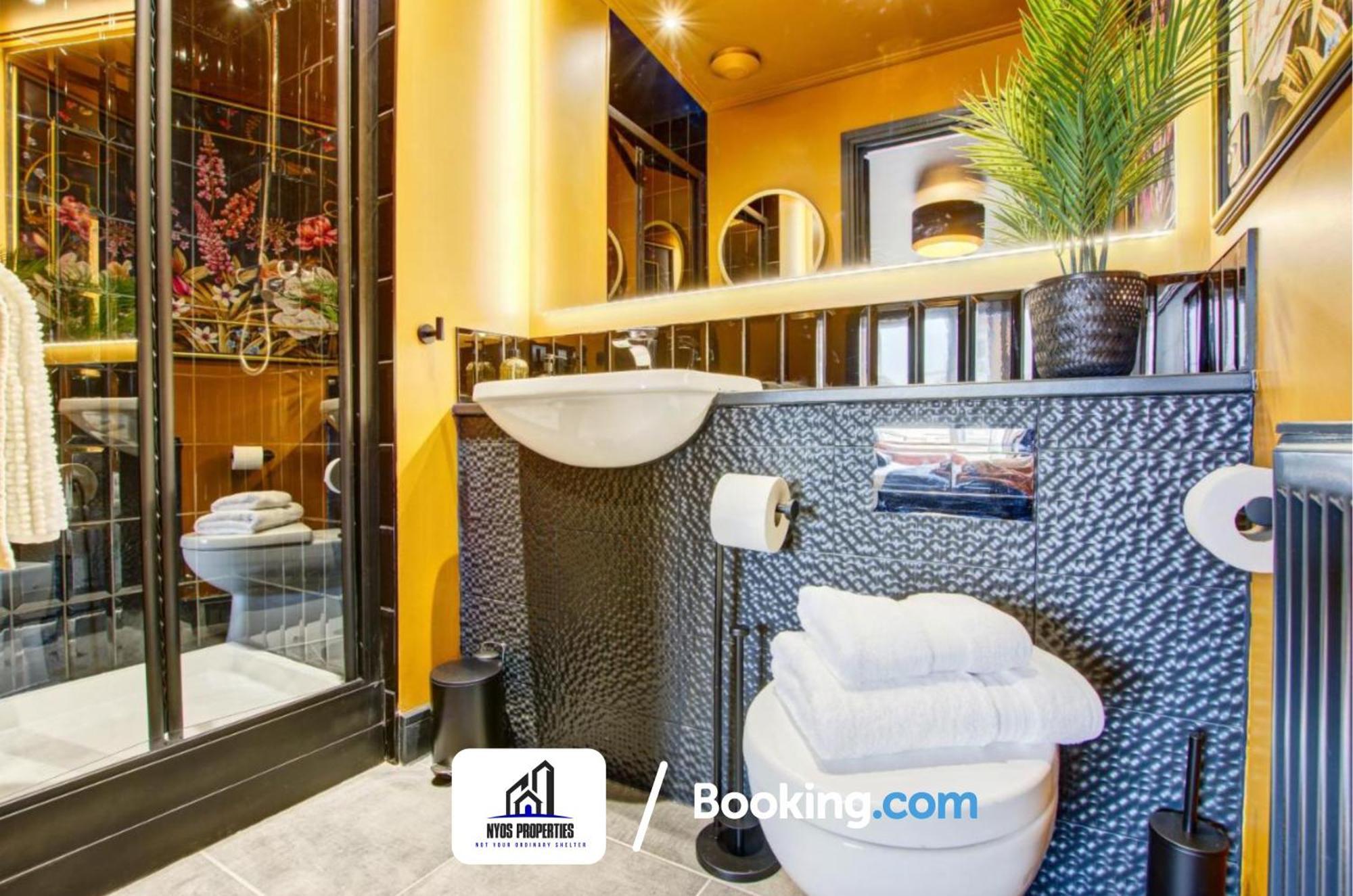3 Bedroom Home By Nyos Properties Short Lets & Serviced Accommodation Manchester With Garden Extérieur photo