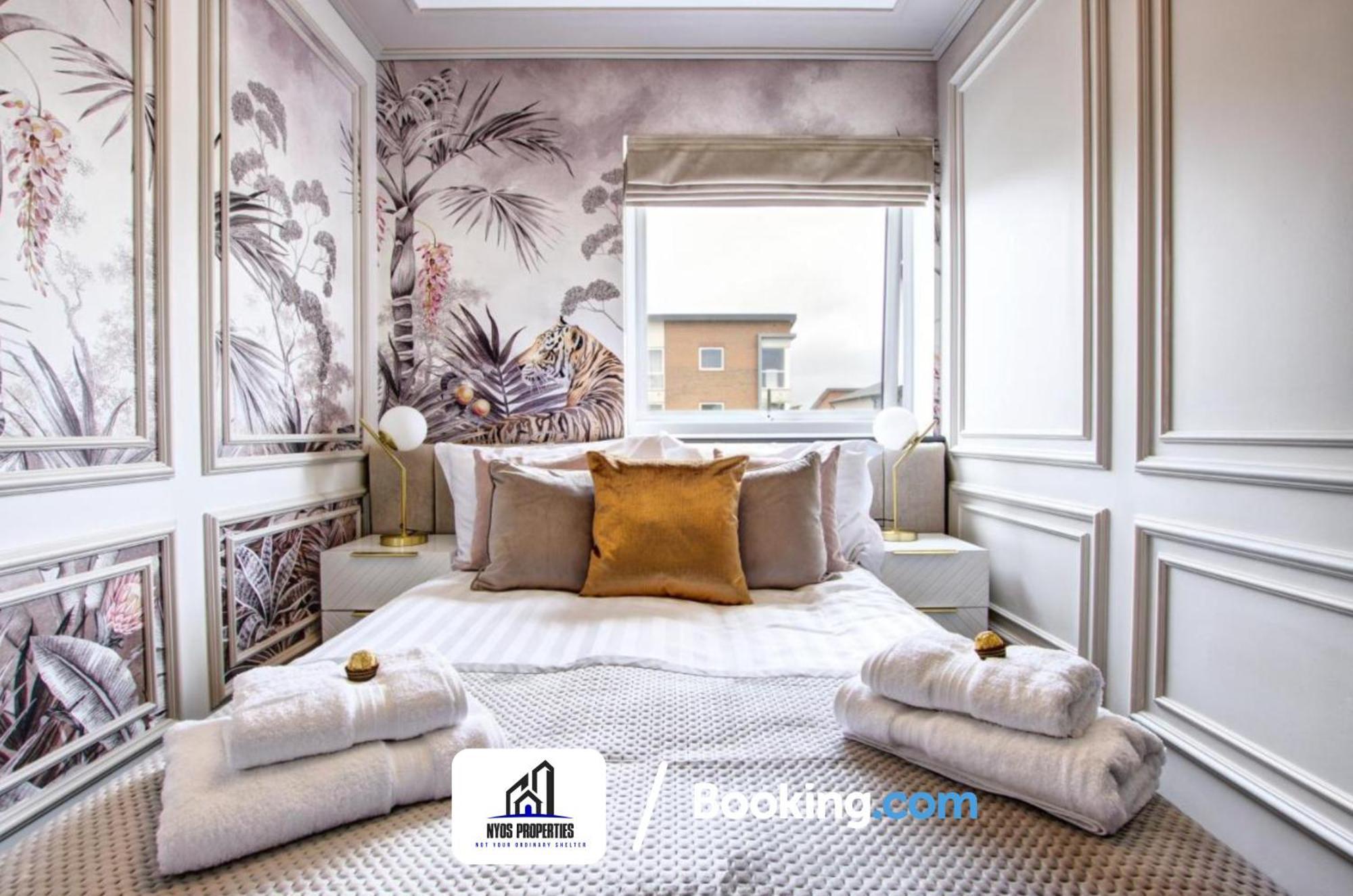 3 Bedroom Home By Nyos Properties Short Lets & Serviced Accommodation Manchester With Garden Extérieur photo